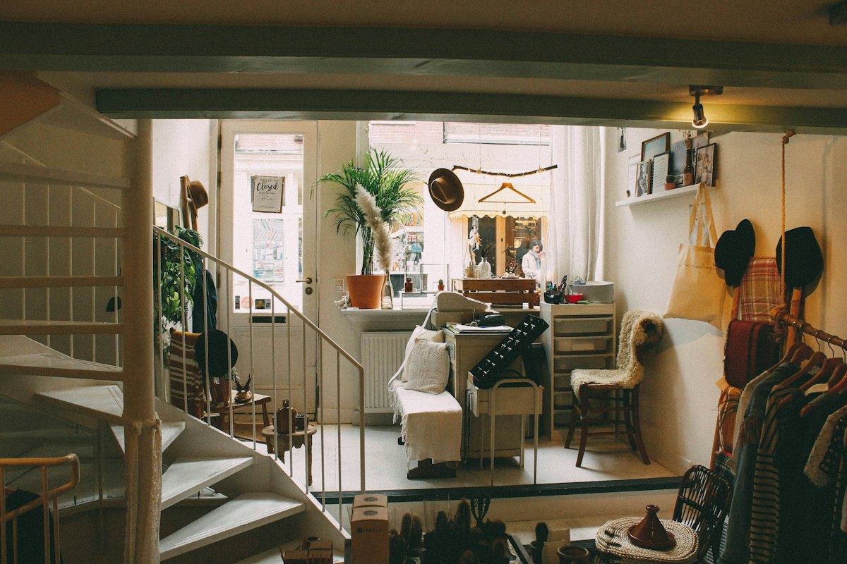 L’intérieur d’une petite boutique